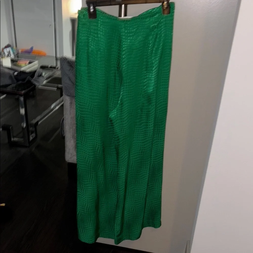 Astr Green Patterned Wide Leg Pants - Picture 3 of 4